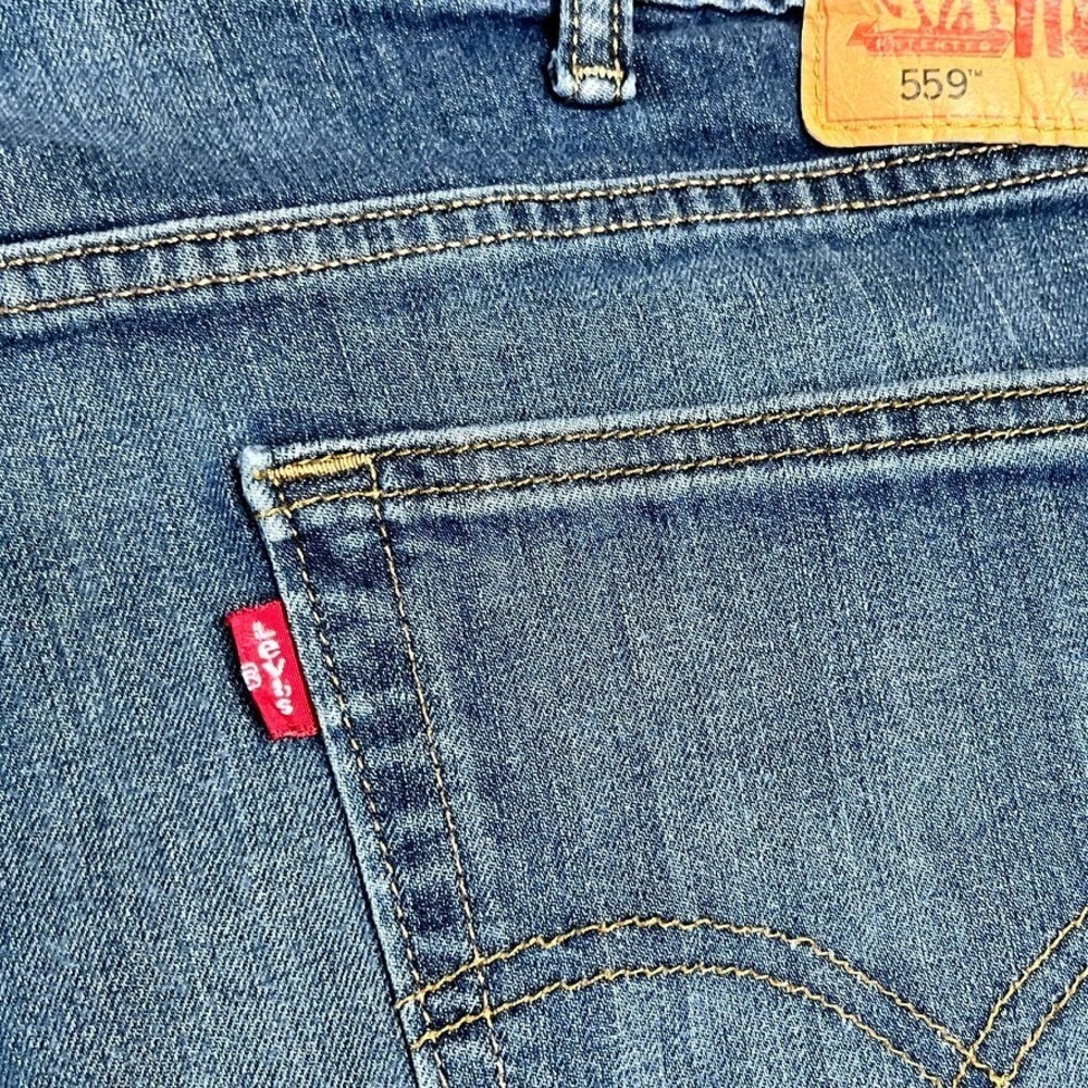 Levis Jeans Mens 38X30 Blue 559 Relaxed Straight Medium American Faded Denim - Picture 12 of 16